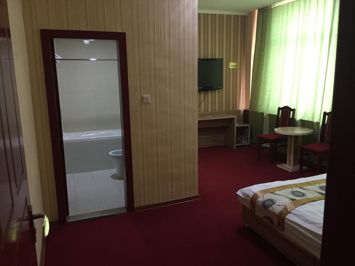 Zolotoi Drakon Hotel Almaty Bagian luar foto